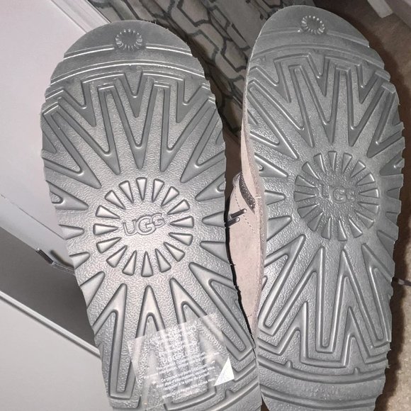 Women's UGG Neumel Boots - Picture 4 of 6